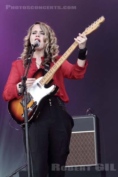 ANNA CALVI - 2011-07-02 - BELFORT - Presqu'ile du Malsaucy - 